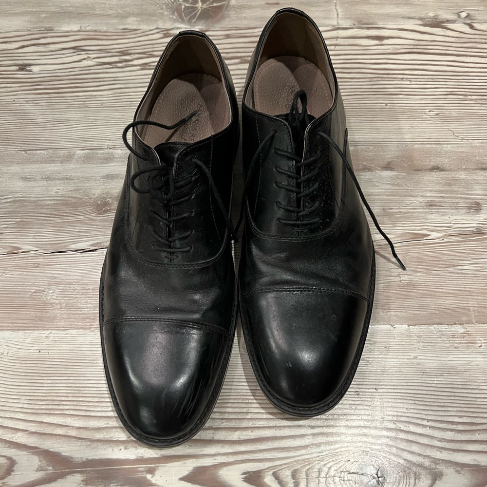 Black oxfords. Banana republic, solid Black.